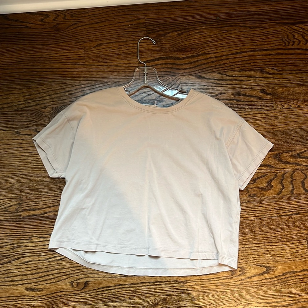 Lululemon tan cropped Tshirt, size 2